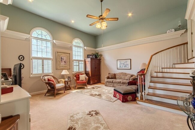 Photo - 313 Country Club Ln