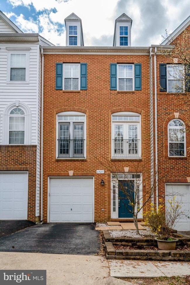 Building Photo - 6927 Rolling Creek Way