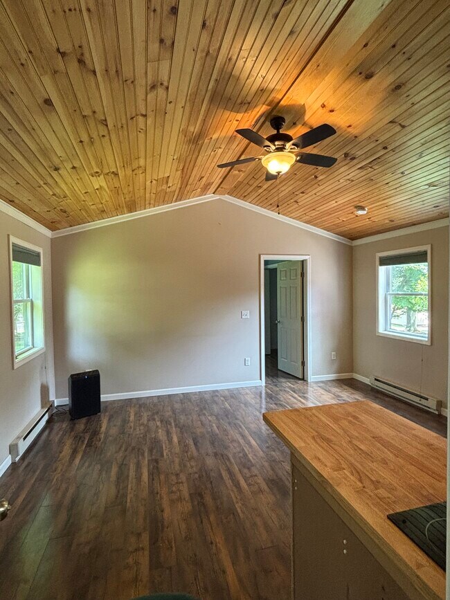 Living room - 9 ft. Vaulted ceilings - 38 Ferguson Rd