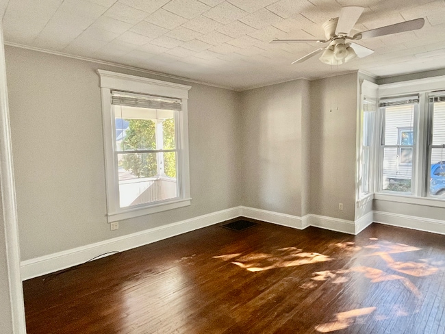 Photo - 122 N 4th St