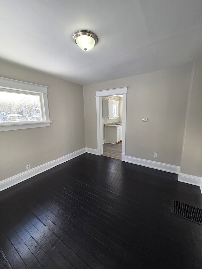 Photo - 293 Mason Ave