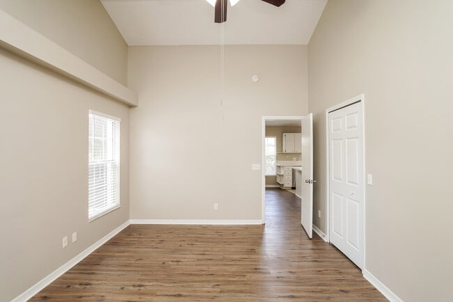 Photo - 2216 Donegan Pl