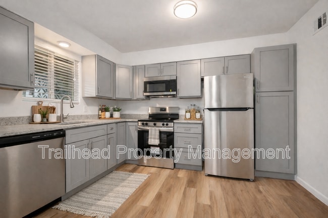 Photo - 8300 Robinson St