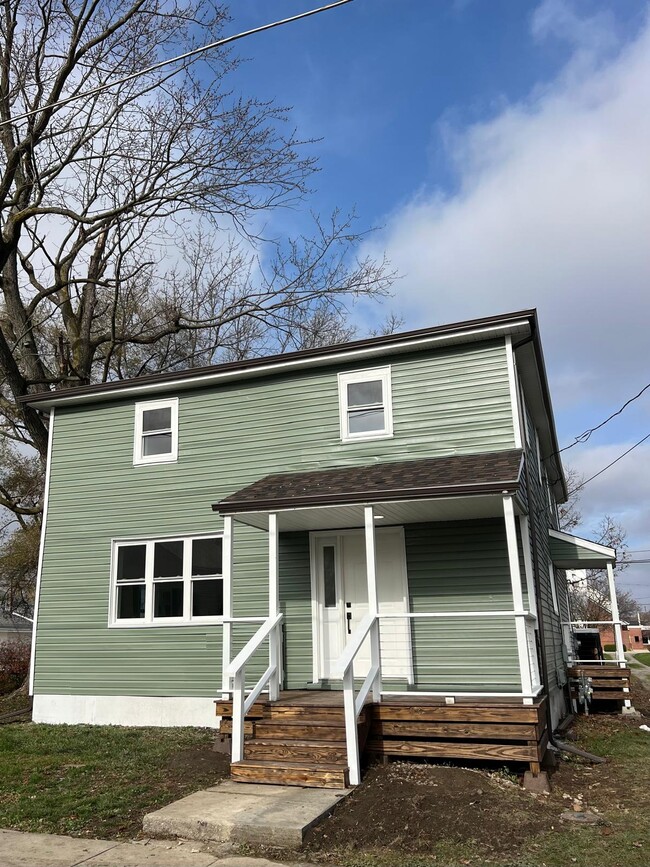 Exterior view of property - 212 Wall St House