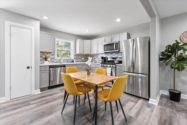 Photo - 33 Crescent Rd Unit ID1237897P