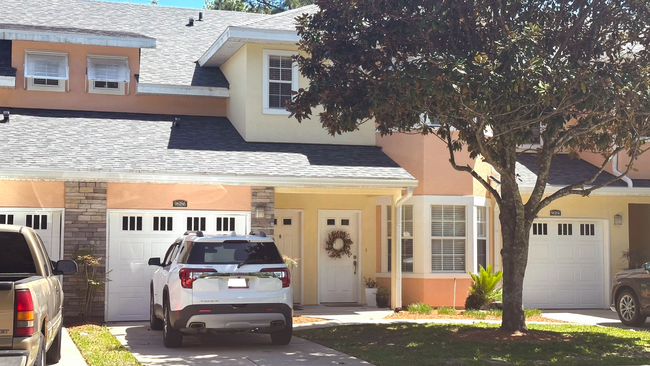 Building Photo - MUST SEE!! 3 bed/2 Bath Town Home! Close to Everything!