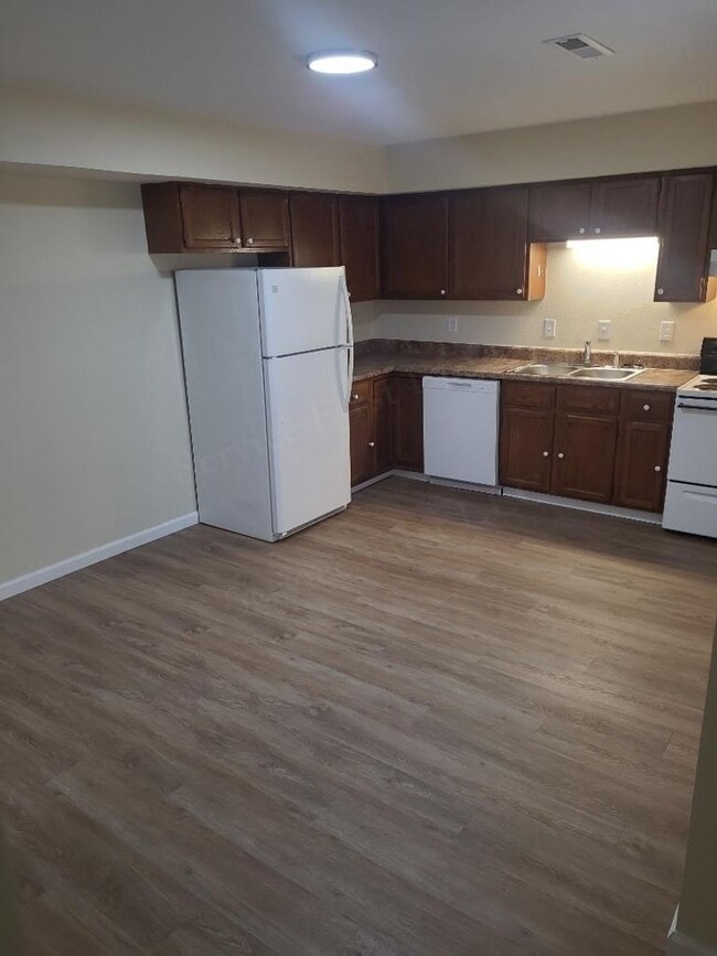 Building Photo - 501 W Fannetta St Unit 09