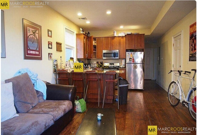 Photo - 731 Parker St