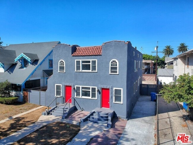 Building Photo - 2309 S Budlong Ave