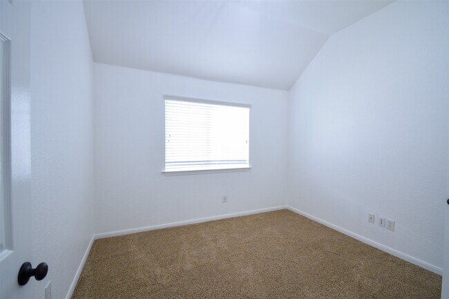 Photo - 34 S Rambling Ridge Pl