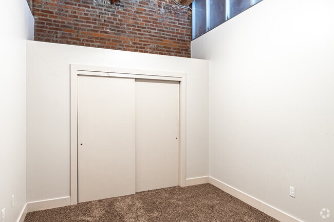 3BR, 2BA - 1296SF