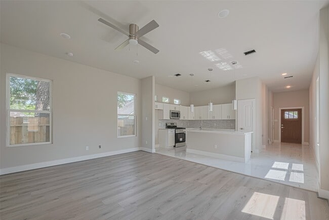 Photo - 7207 Force St
