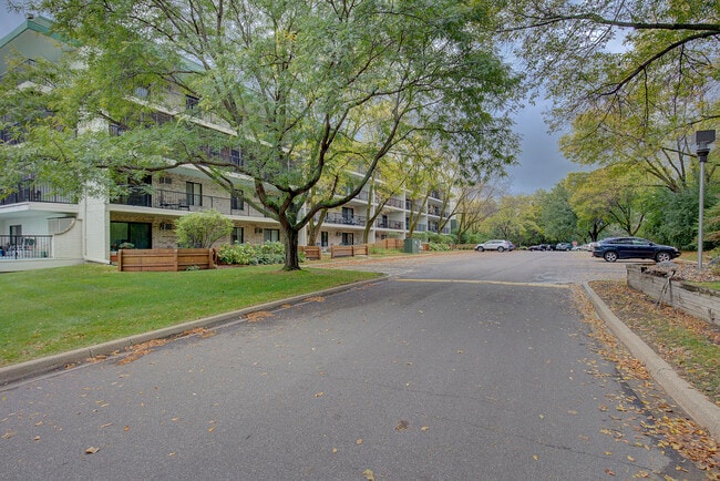 Photo - 10531 Cedar Lake Rd Unit 213