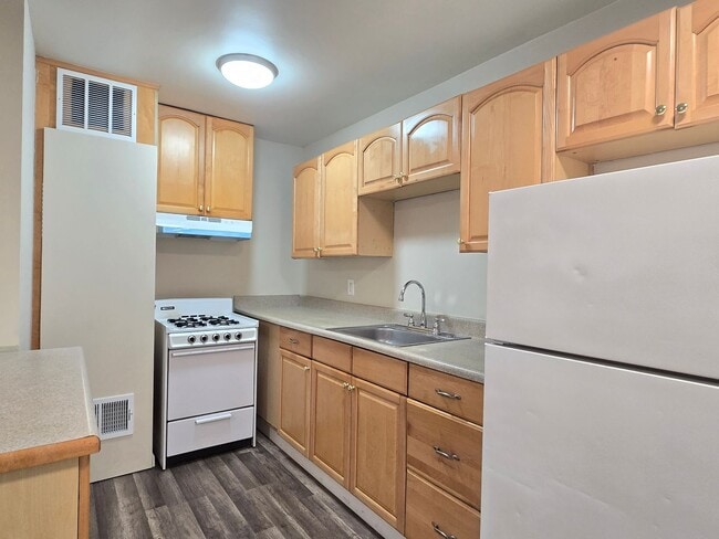 Building Photo - Willow Unit 3