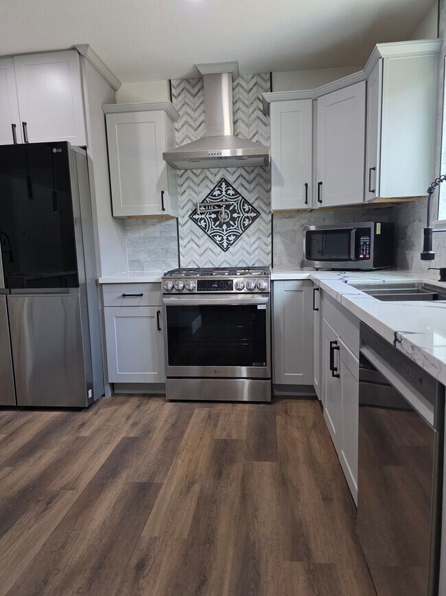 Photo - 3280 Everett Dr