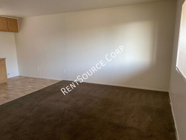 Photo - 15582 L St Unidad 04