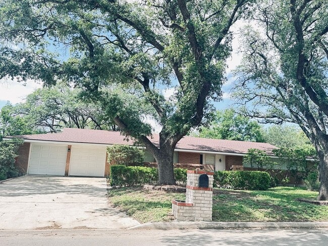 Building Photo - 425 Zephyr Dr