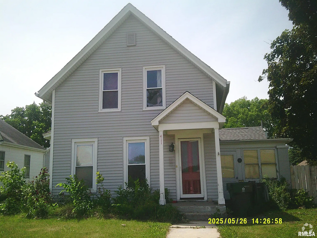 Building Photo - Charming 2-Story Home with Eat-In Kitchen ...