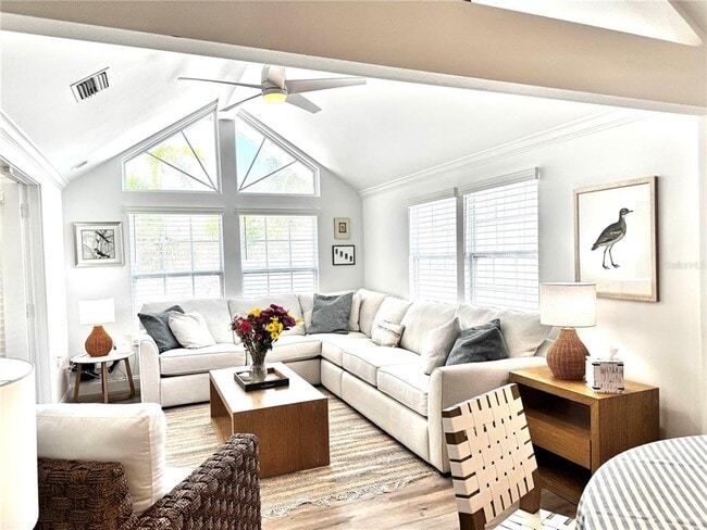 Photo - 701 Broadway St