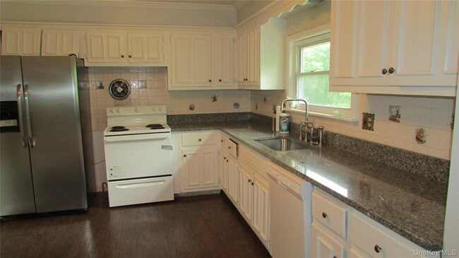 Photo - 19 Fenmore Dr