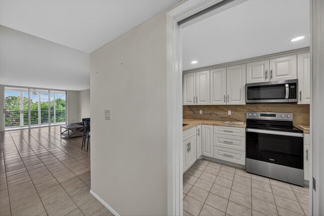 Photo - 3503 Oaks Way Unit 505