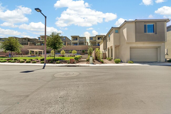 Photo - 1583 Pacific Baza St