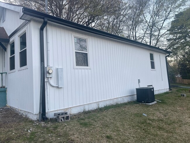 Photo - 609 Ledford St