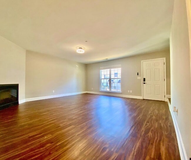 Photo - 1126 Maple Tree Ln
