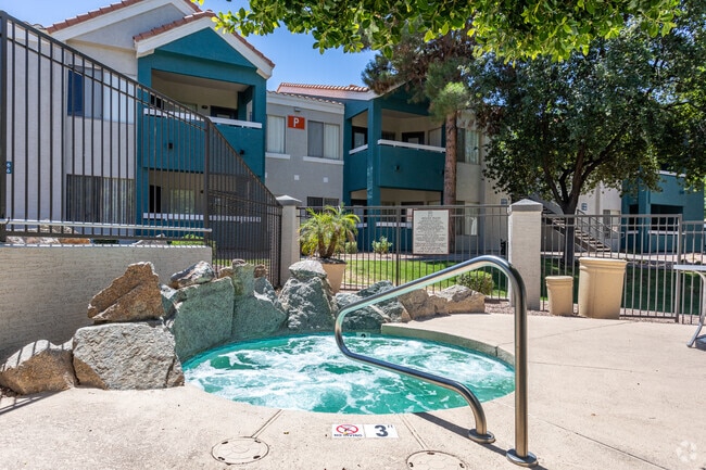 Photo - Galleria Palms