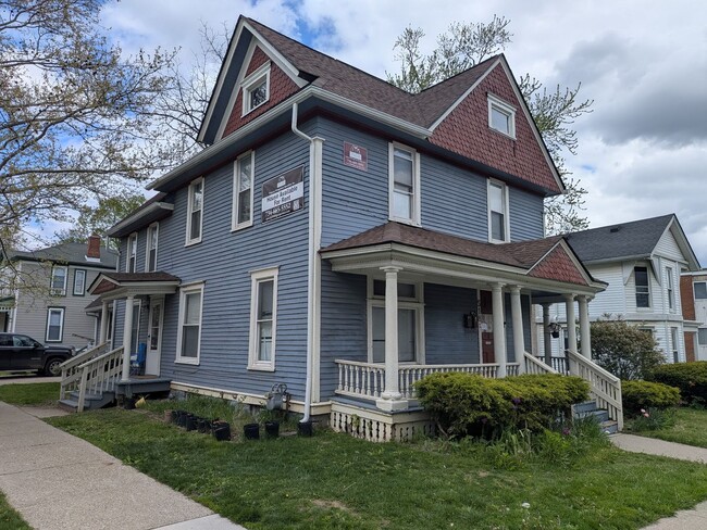 Building Photo - 518 Washtenaw Ave Unit 518-1 Washtenaw