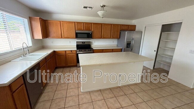 10539 W Wilshire Dr