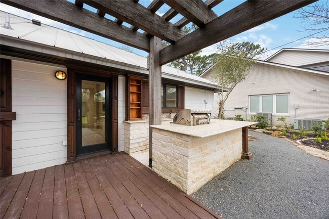 Building Photo - 4031 Fernwood Dr