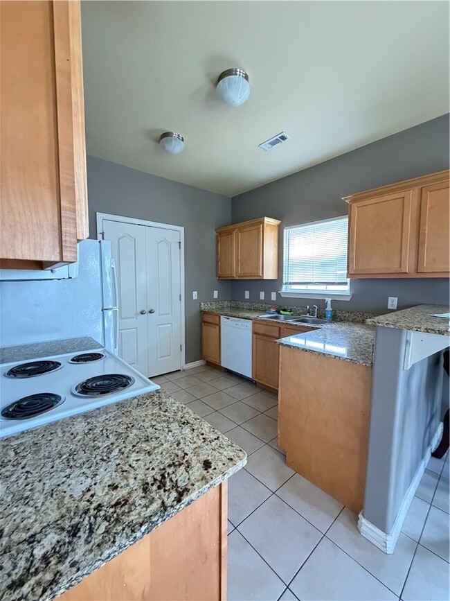 Building Photo - 603 SW Loudon Dr
