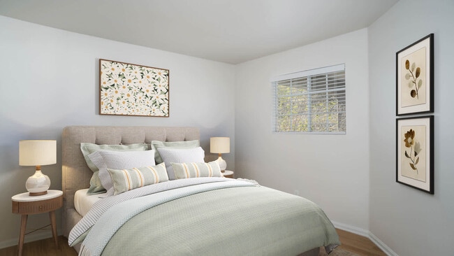 Dormitorio con suelo de superficie dura - Deerwood