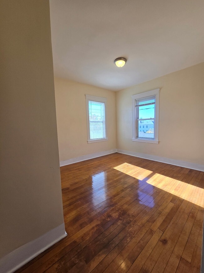 Photo - 266 Belmont St Unit Third Floor