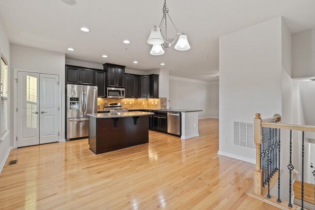 Photo - 407 Fairmont Dr