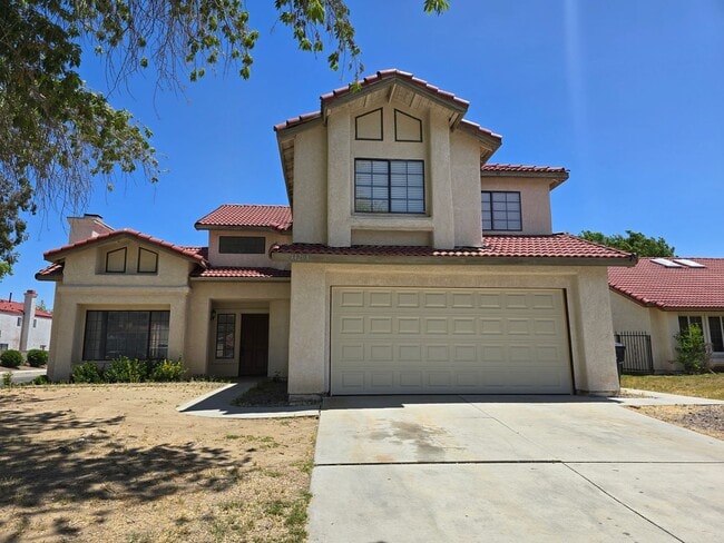 Spacious 4-Bedroom House for RENT/ Corner... - Spacious 4-Bedroom House for RENT/  Corner...
