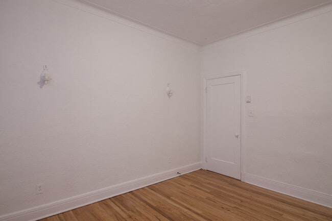 Photo - 4890 Queen Mary Road Unité 10