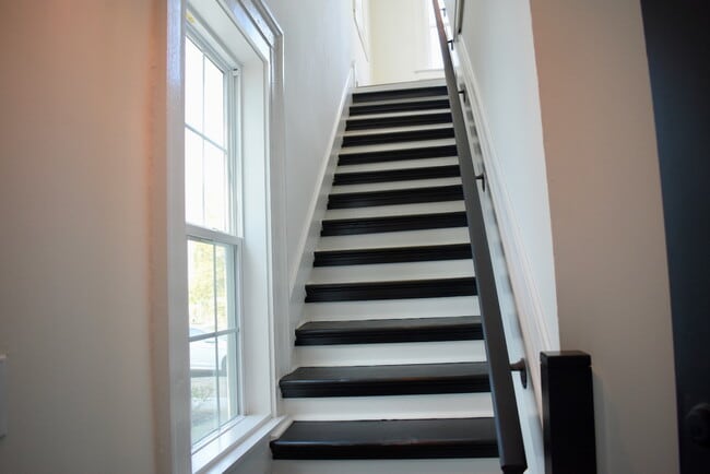 Photo - 414 Queen St