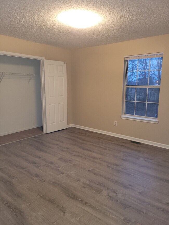 2 bd updated flooring