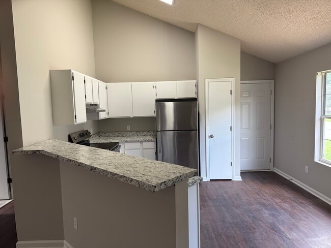 Photo - 2400 Glenmore Ct SW Casa
