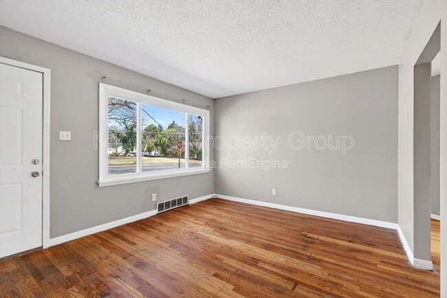 Photo - 8280 Frost Ave