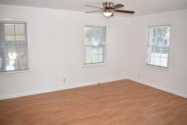 Photo - 940 Bignonia Rd