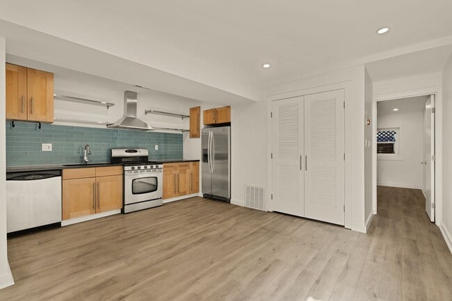 Photo - Bright and Spacious Terrace Level 2br in Mt. Pleasant!