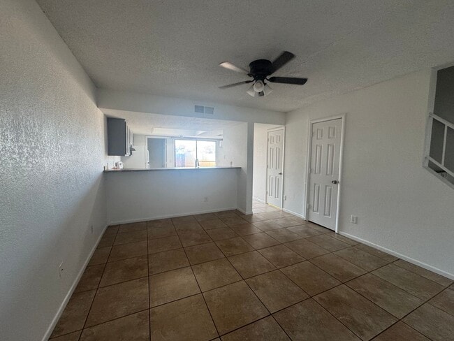 4828 W Orangewood Ave