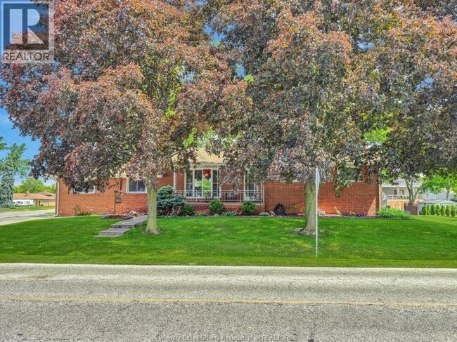 Photo - 305 Maple Ave