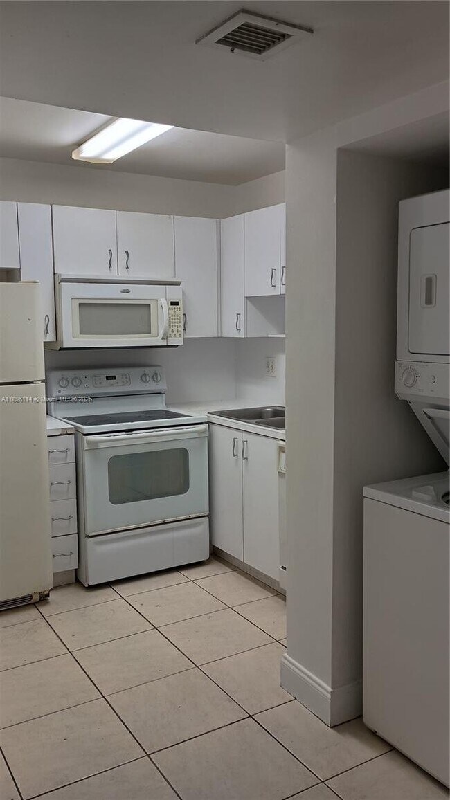 Photo - 8321 NW 7th St Unidad 1-206