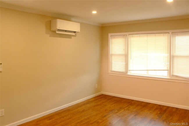 Photo - 121 Nassau Blvd