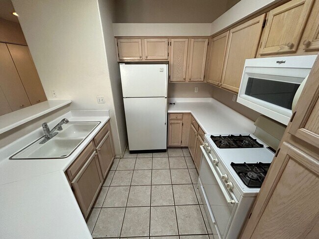Photo - BEAUTIFUL WEST HARMON AREA CONDO LOCATED CENTRAL LAS VEGAS