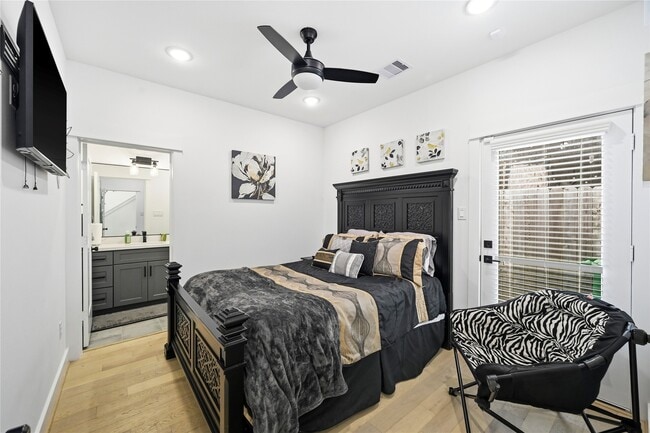 Photo - 2502 Tuam St